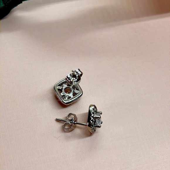 🌟 Sterling Silver Black Diamonds Stud Earring - Picture 4 of 4